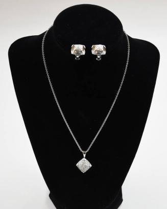 Pyramid Jewelry Set