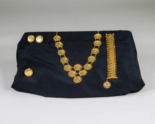 Gold Medallion Jewelry Set