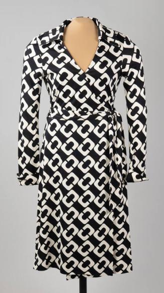 Chain-link Pattern Wrap Dress