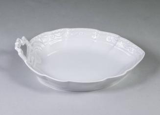 KPM Leaf-Shaped Dish Kurland