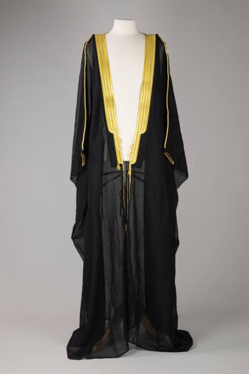 Traditional Kuwaiti Linen Robe