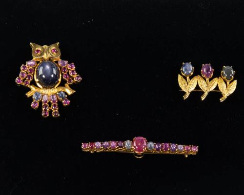 Brooch Set with Inlaid Stones