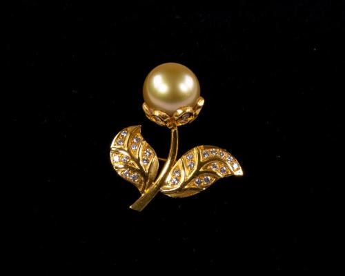 Pearl Flower Shaped Brooch