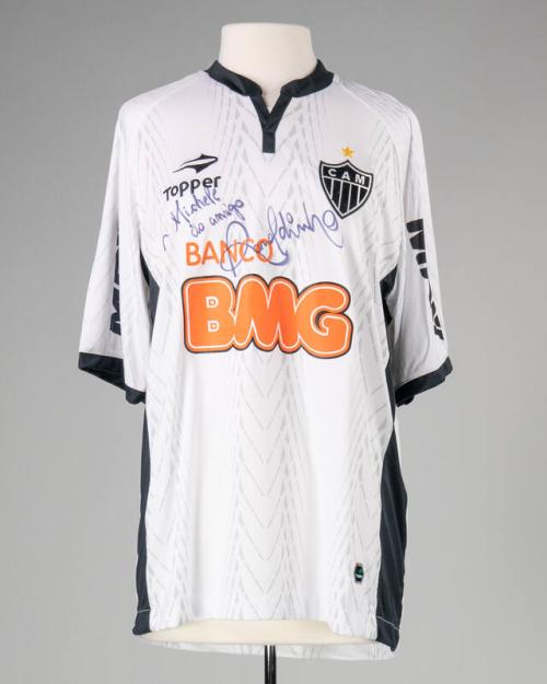 Clube Atlético Mineiro Jersey Signed by Ronaldinho for First Lady Michelle Obama
