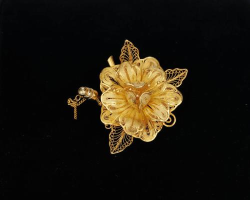 Gold Filigree Rose Brooch