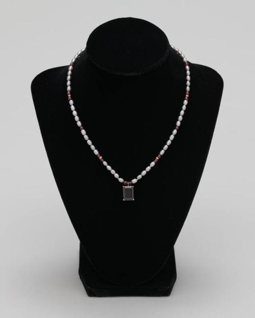 Pearl and Garnet Necklace