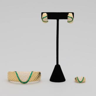 Gold and Emerald Jewelry Set