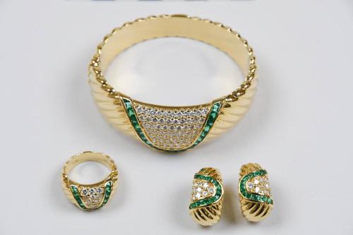 Gold and Emerald Jewelry Set